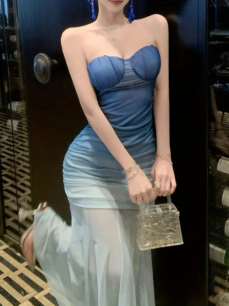 Summer Women'S Sexy Gradient Blue Off-Shoulder Bodycon Dress with Built-In Bra - Long Sleeveless Mermaid Beach Vacation Dress, High-Waisted X-Line Silhouette & Ruched Detailing for Resort Wear, Evening Wear, Offshoulder Fashion, Satinlike Fabric